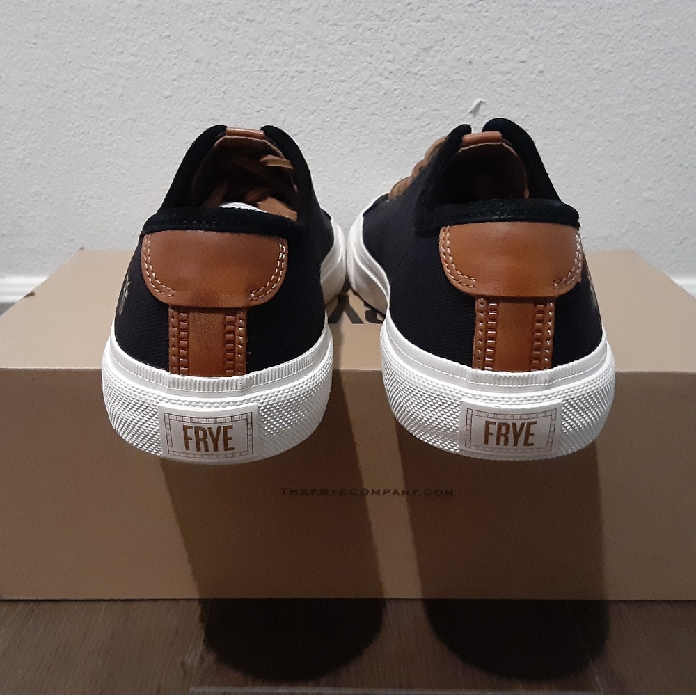 Frye - Picture 3 of 4